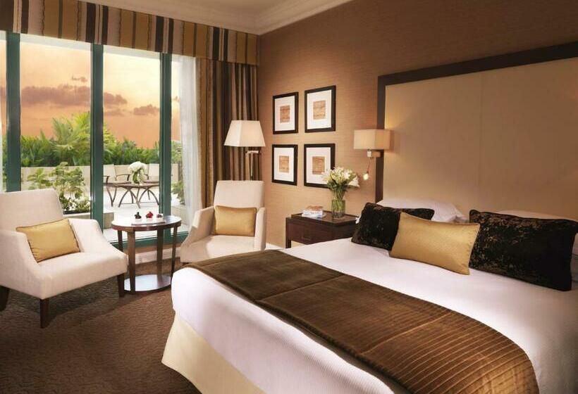 Номер Executive, Mövenpick Grand Al Bustan