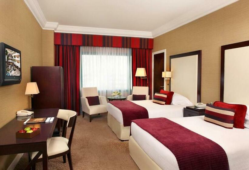Номер Executive, Mövenpick Grand Al Bustan