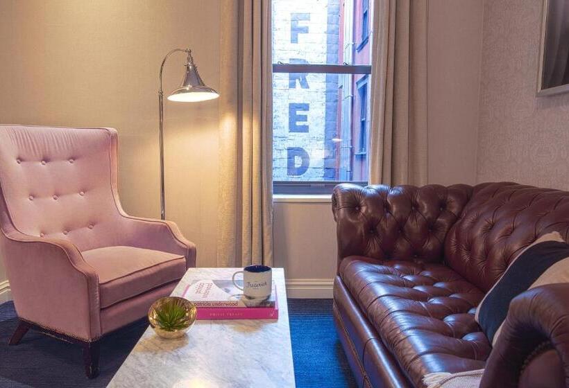 سوئیت جونیور با تخت بزرگ, The Frederick Hotel Tribeca