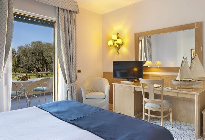 Номер Стандарт с Балконом, Grand Hotel Vesuvio