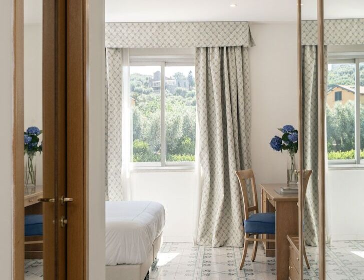 Номер Basic, Grand Hotel Vesuvio