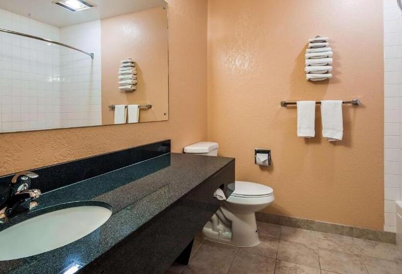 Номер Стандарт Вид на Бассейн, Surestay Hotel By Best Western Wenatchee