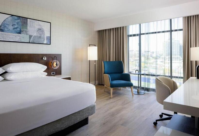 キングサイズベッドのスタンダードルーム, Delta Hotels By Marriott Victoria Ocean Pointe Resort