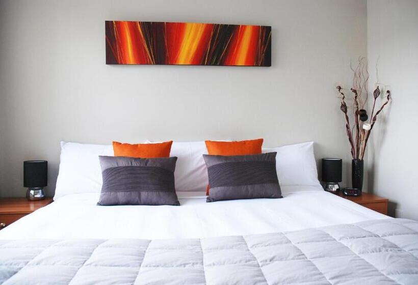 דירת חדר, Almond Court Motel