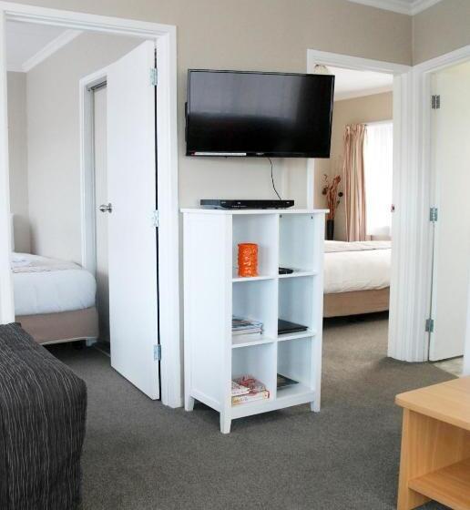 דירת שני חדרים, Almond Court Motel