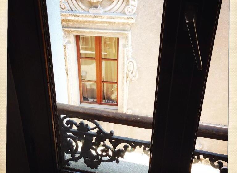 اتاق استاندارد یک نفره, Cittadella
