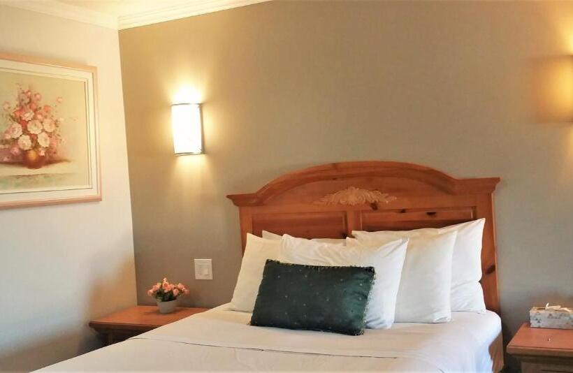Номер Стандарт, Knights Inn Colonial Fireside Inn