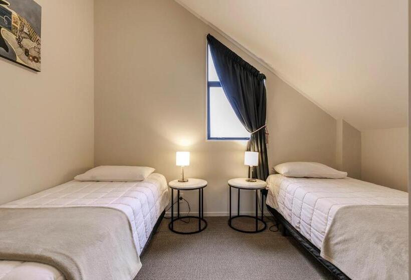 2 Bedroom Premium Apartment Lake View, Le Chalet Suisse Motel Taupo