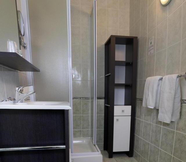 Четырехместный Номер Стандарт, Hôtel Le Thurot