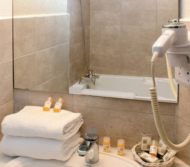 Номер Стандарт, Als Hôtel