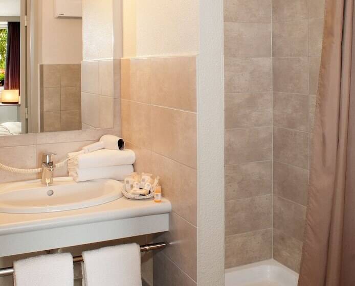 Номер Стандарт, Als Hôtel