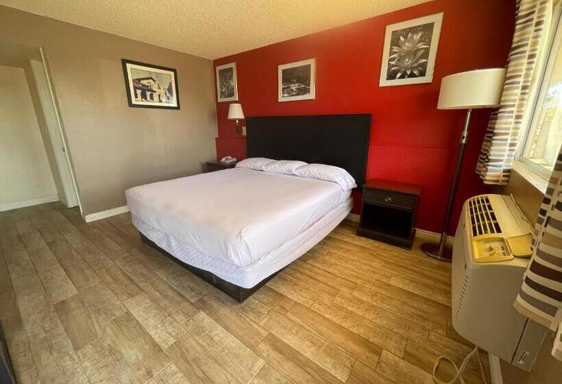 Номер Стандарт Кровать Кинг Адаптированный для Инвалидов, Travelodge By Wyndham Imperial   El Centro