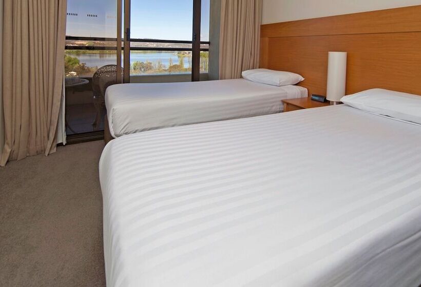 침실 2개 아파트, Breakfree Capital Tower Apartments