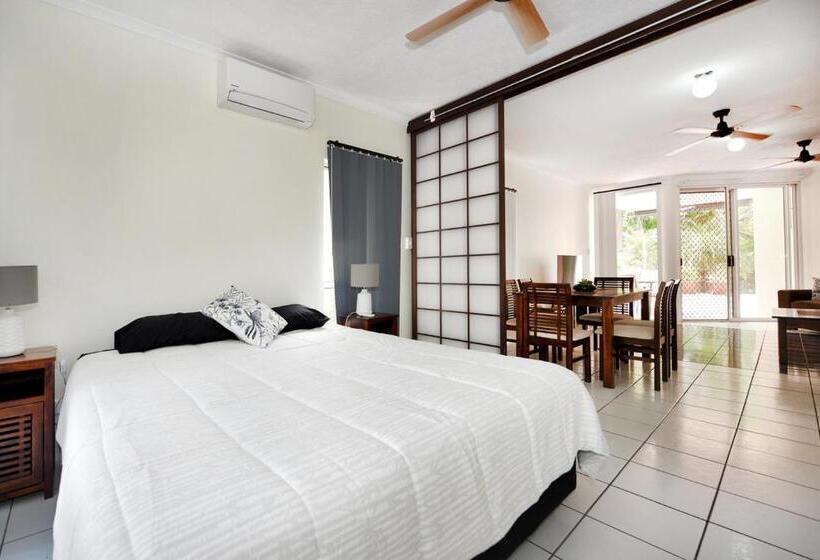 Апартаменты 1 Спальня Вид на Сад, Golden Sands Beachfront Resort