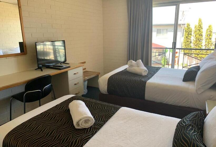 غرفة قياسية ثلاثية, Crest Motor Inn