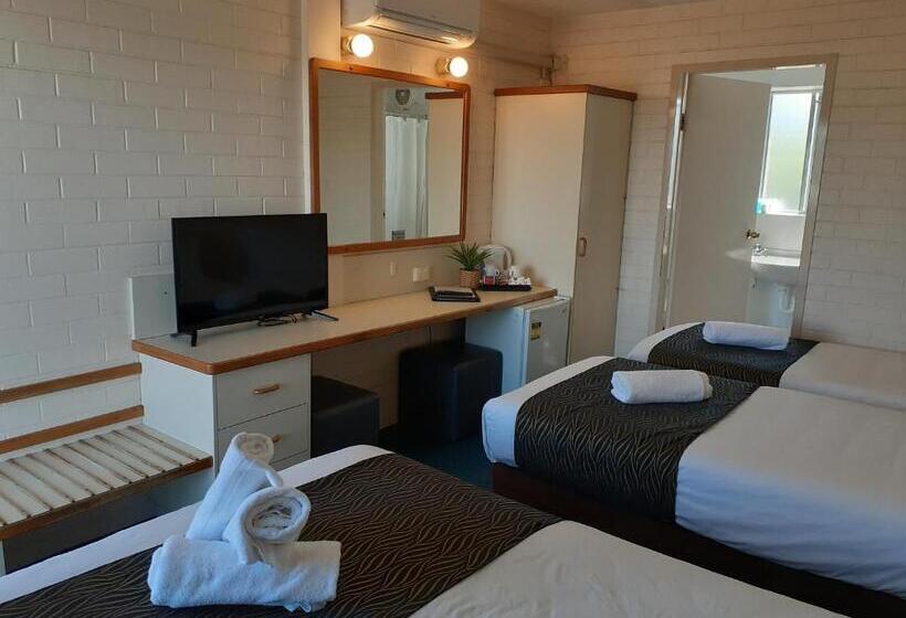 패밀리 룸, Crest Motor Inn