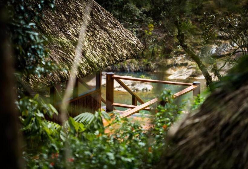 کابین, Blancaneaux Lodge by Francis Ford Coppola