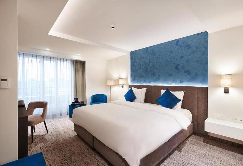 带大床的小型套房, Keizershof Hotel Aalst