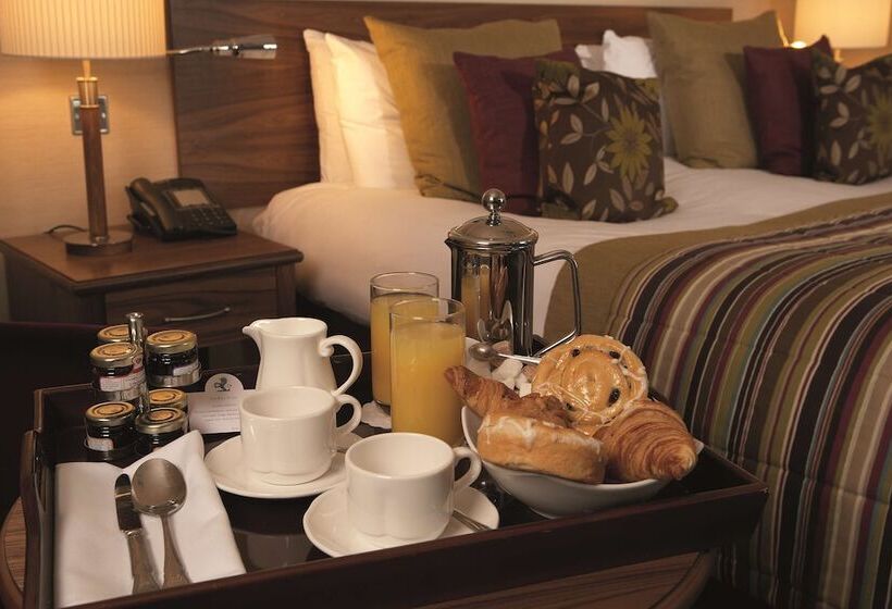 Номер Executive, The Bull Hotel; Sure Hotel Collection By Best Western