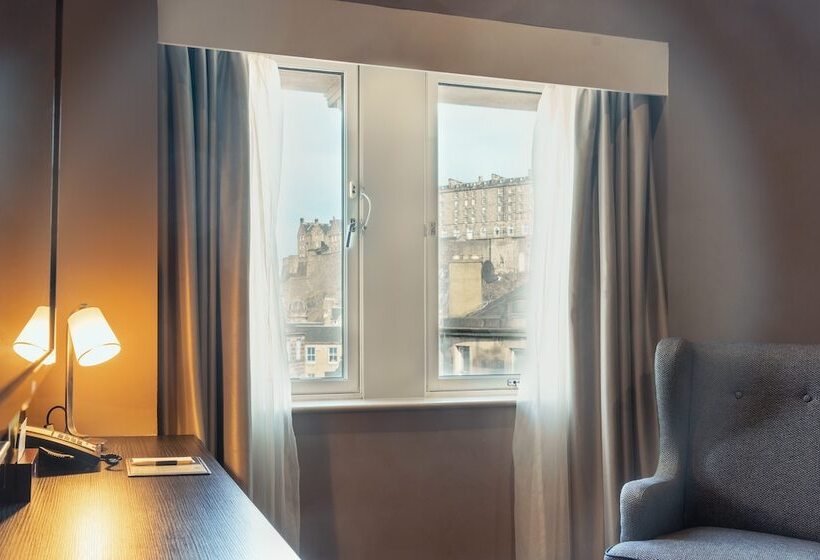 Номер Deluxe Адаптированный для Инвалидов, Doubletree By Hilton  Edinburgh City Centre