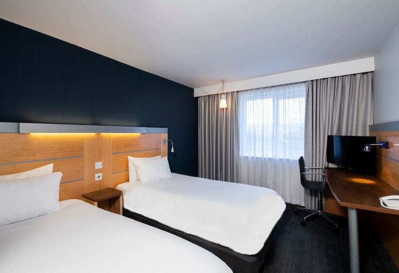 Номер Стандарт Адаптированный для Инвалидов, Holiday Inn Express Warwick   Stratford Upon Avon, An Ihg