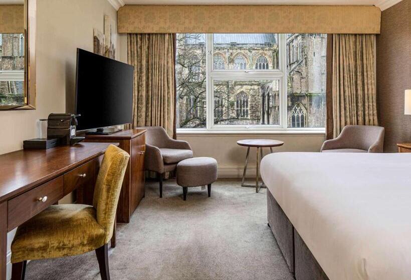 Номер Стандарт, Mercure Winchester Wessex