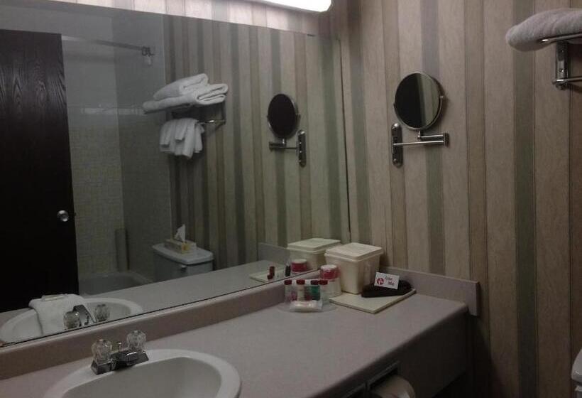 キングサイズベッドのスタンダードルーム, Ramada By Wyndham Saskatoon