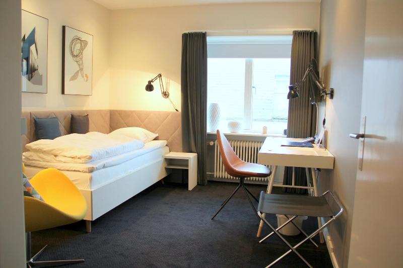 スタンダードシングルルーム, Herning City