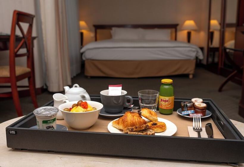 Junior Suite, Occidental Paris Levallois