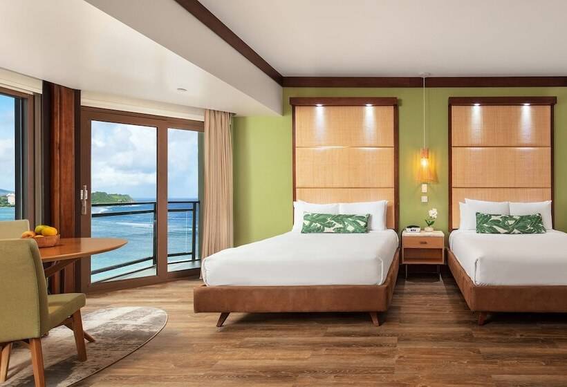 장애인용 디럭스룸, Dusit Beach Resort Guam