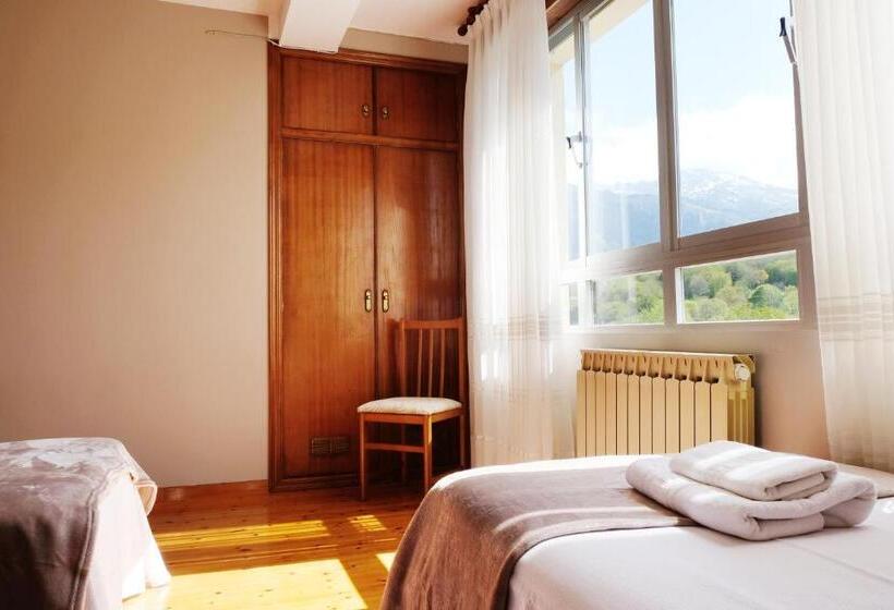 스탠다드 트리플 룸, La Terraza De Picos