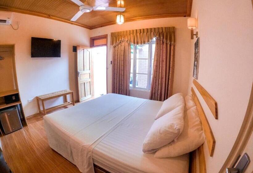 Deluxe Room, New Breeze Thoddoo Inn
