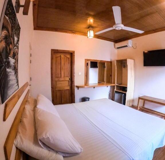 Deluxe Room, New Breeze Thoddoo Inn