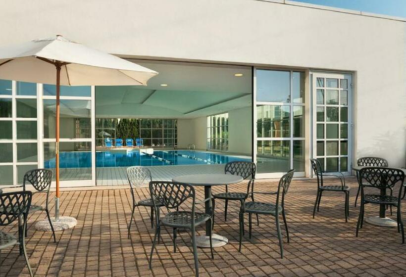 اتاق کلاب, Hilton Rome Airport