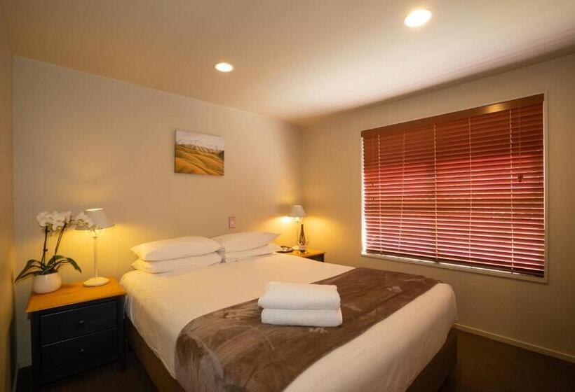 발코니가 있는 2 베드룸 아파트, Cranbury Court Apartments
