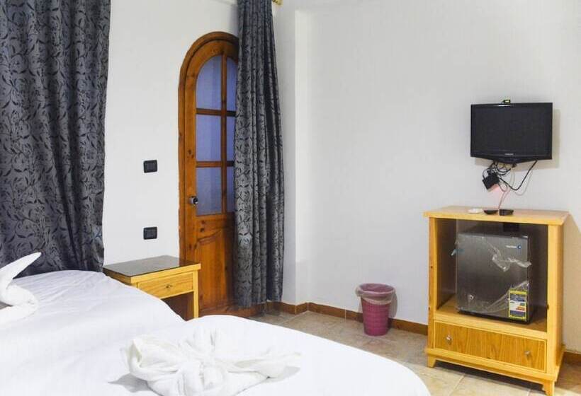اتاق سوپریور با چشم‌انداز استخر, Jimmy Hotel Dahab