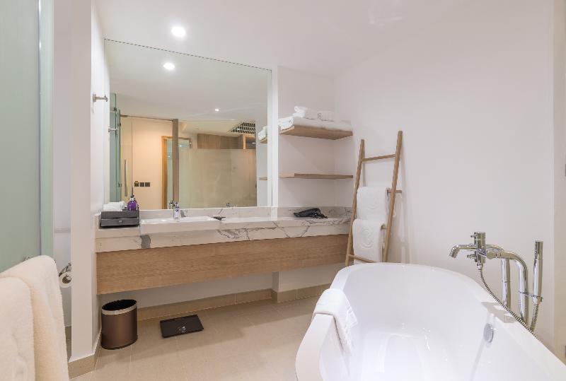 Номер Deluxe, Centara Ao Nang Beach Resort & Spa Krabi, Sha Plus