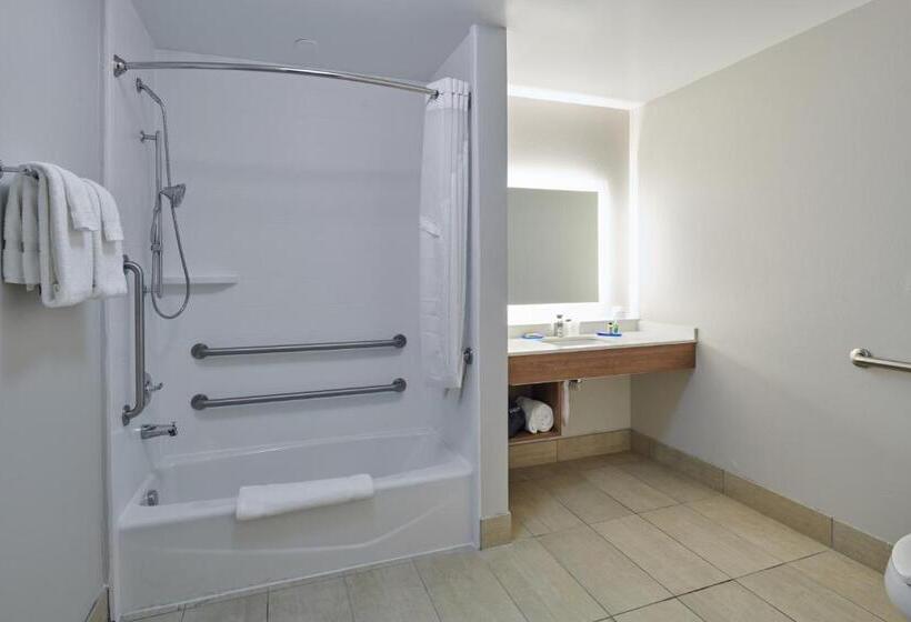 适合残疾人士使用的带超级大床的标准间, Holiday Inn Express   El Paso   Sunland Park Area, An Ihg