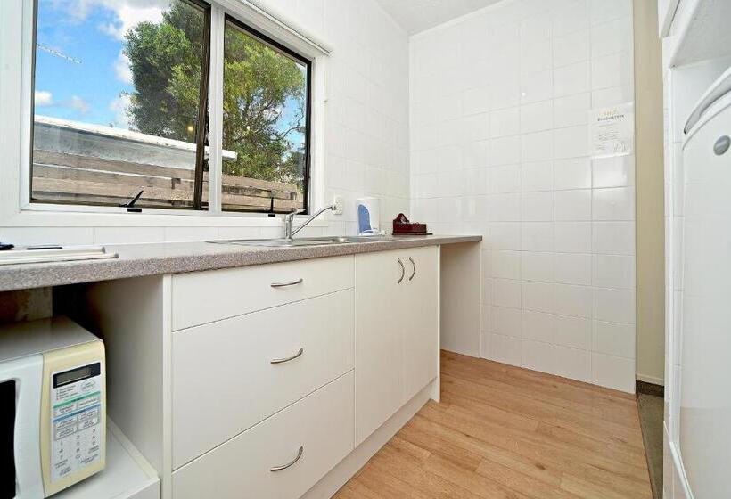 Студия Superior, Takapuna Motor Lodge