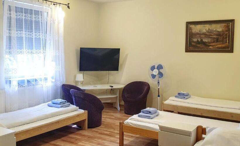 Четырехместный Номер Стандарт, Etna   Hostel  Noclegi Rzeszów