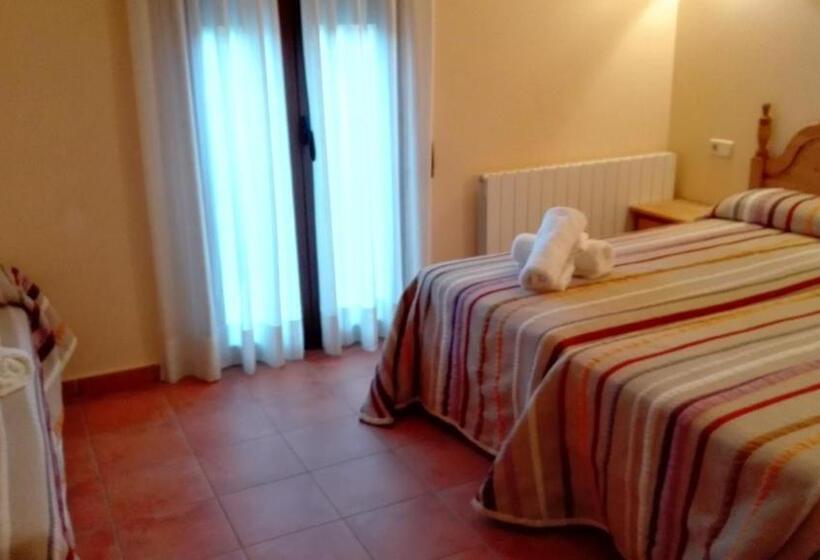 Номер Стандарт Трехместный, Hostal La Vega