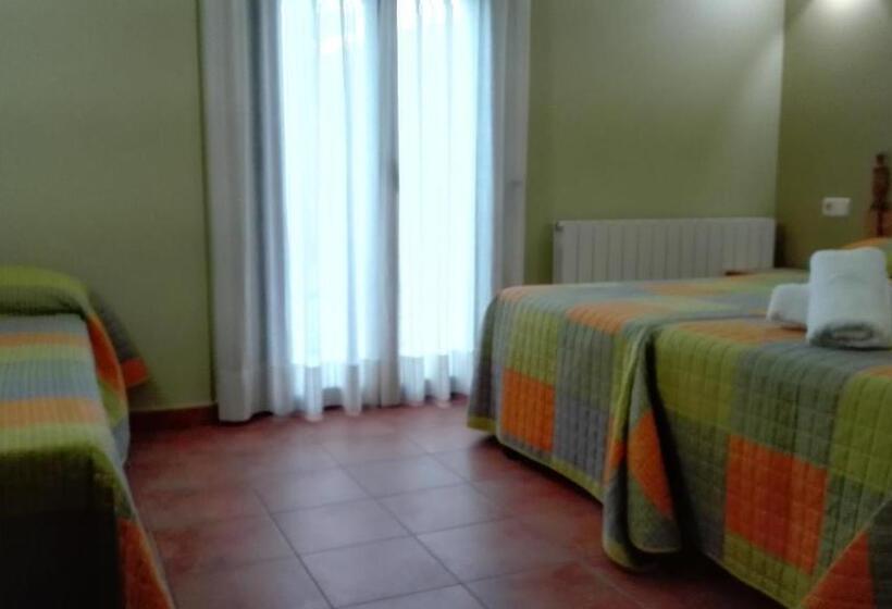 Номер Стандарт Трехместный, Hostal La Vega