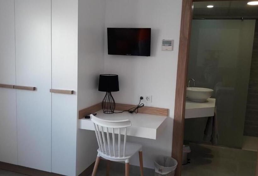 Трехместный Номер Superior, Hostal Cervantes Playa
