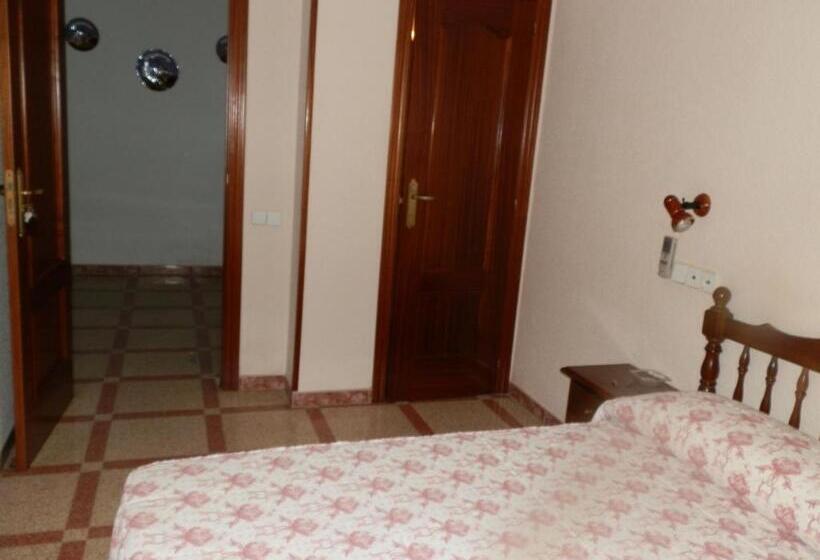 اتاق استاندارد یک نفره, Hostal San Poul