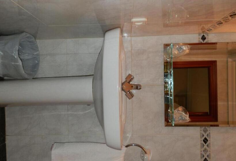 اتاق استاندارد چهار تخته, Hostal San Poul