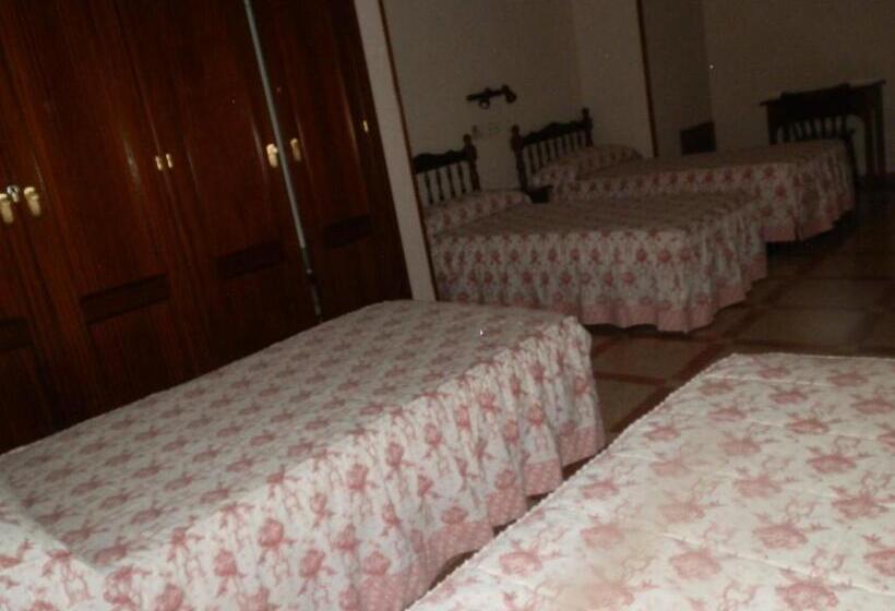 اتاق استاندارد چهار تخته, Hostal San Poul