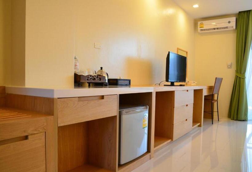 اتاق لوکس, Studio Apartments On A Hill