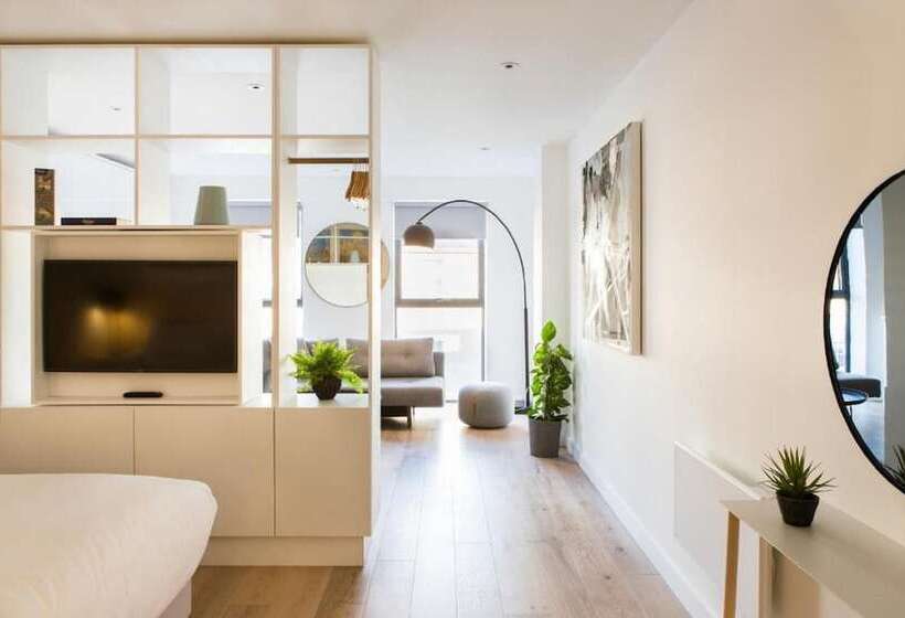 Студия Superior, Hiding Space   Westgate Apartments