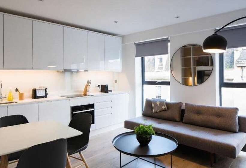 Студия Superior, Hiding Space   Westgate Apartments
