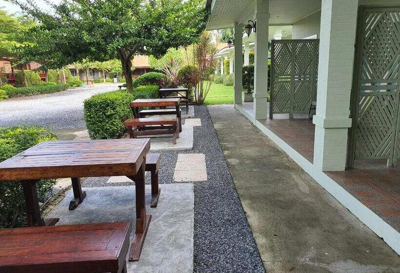 اتاق سوپریور چهار تخته, Aob Oun Homestay